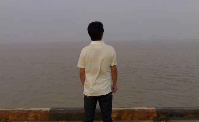 朱岸峰于2008年在江苏省大丰港的自拍留念